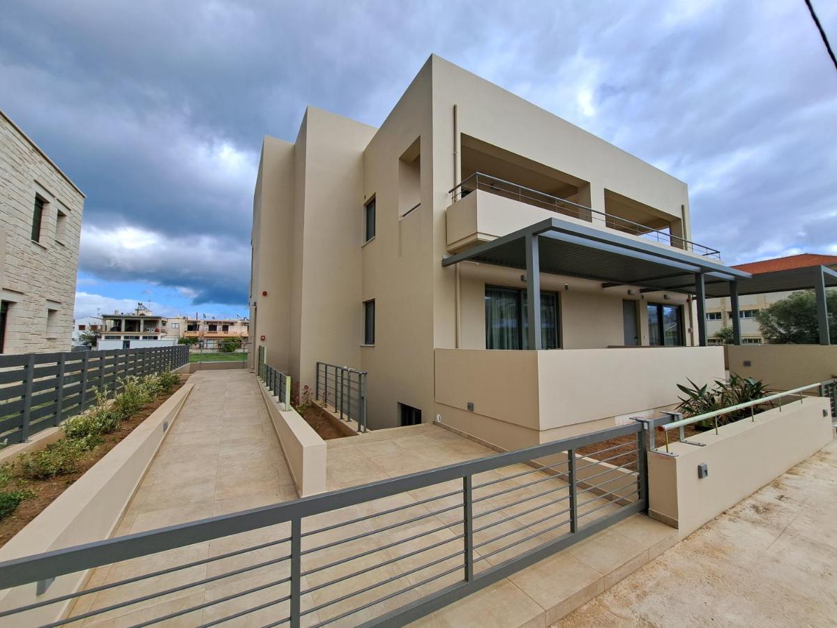 Rosemary Apartments Palaiochora Esterno foto